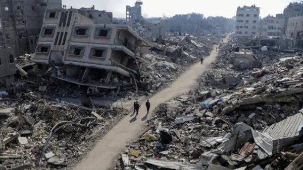 6 شهداء وعشرات المصابين في غارة إسرائيلية استهدفت منطقة السامر وسط مدينة غزة