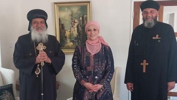 الأنبا چوزيف يزور سفيرة مصر بزيمبابوي مهنئًا بثورة 23 يوليو