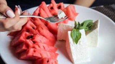 الجبنة والبطيخ.. استشاري تحذر من ميكسات الأكل وخطورة مشروبات الطاقة