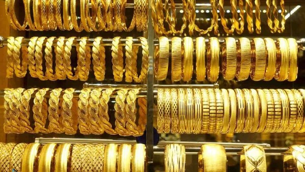 الذهب في مصر يشهد تذبذبًا رغم الدعم العالمي