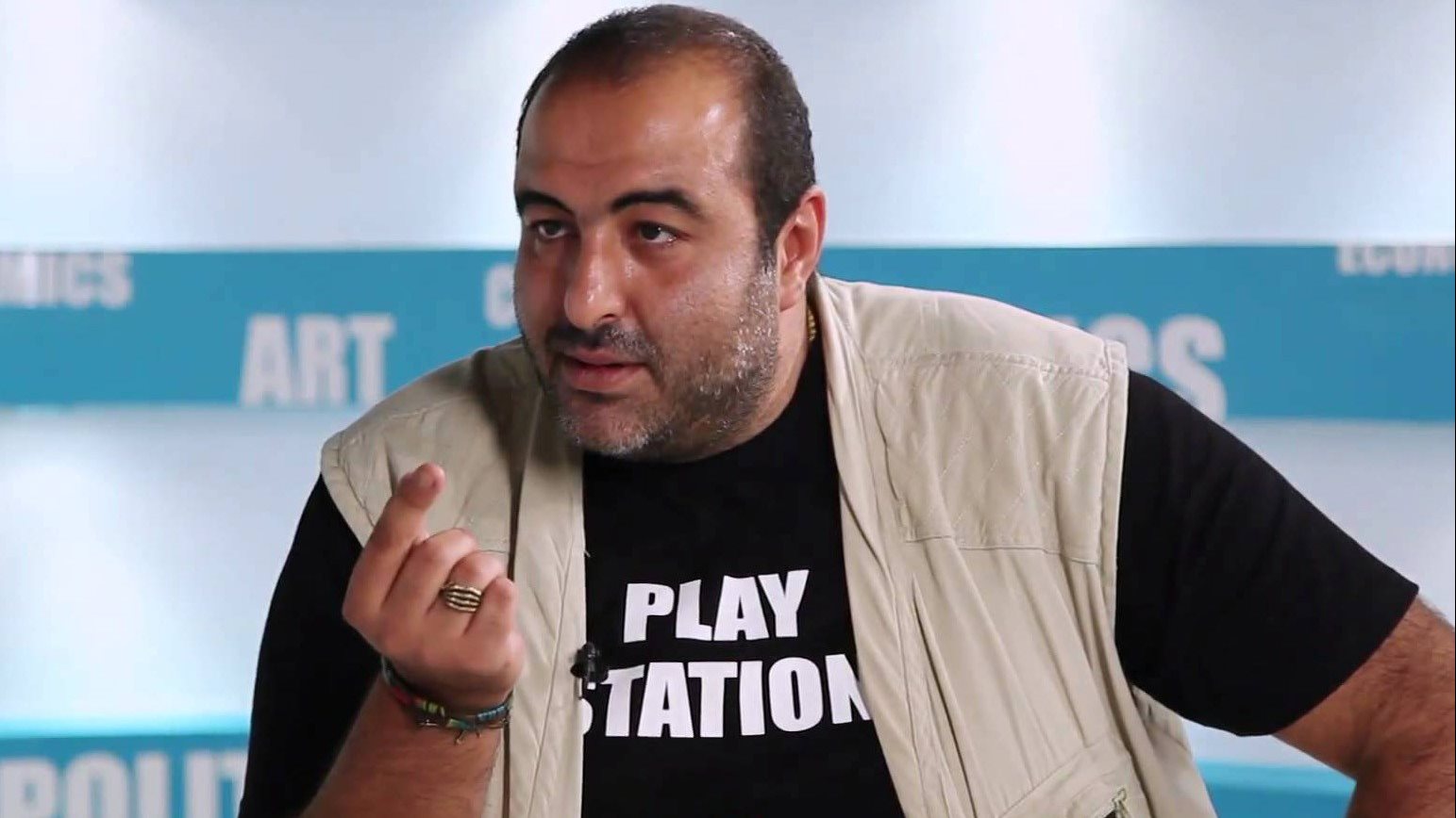 المخرج سامح عبد العزيز يتعرض لوعكة صحية ويدخل المستشفى