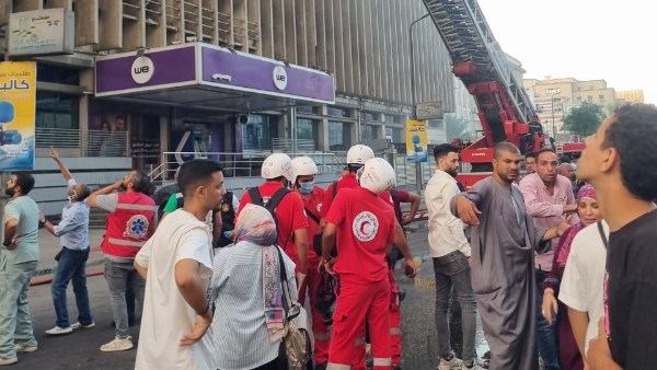 الهلال الأحمر المصري يوجّه فرق الطوارئ إلى حريق سنترال القاهرة