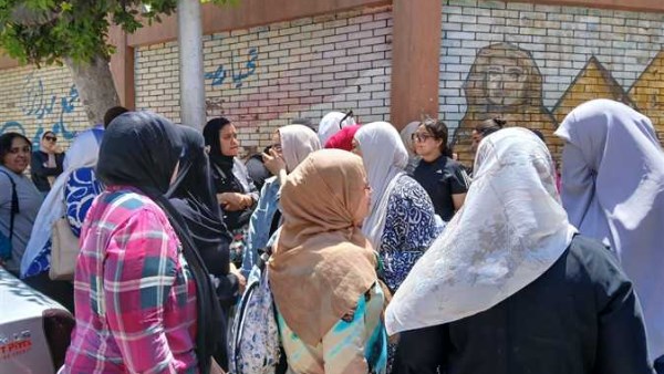 بكاء أم فرحة.. تباين آراء طلاب الثانوية العامة بعد امتحان الكيمياء والجغرافيا