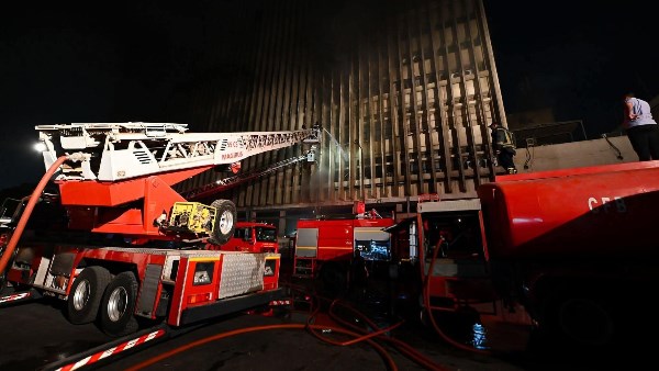 تحية كبيرة لأبطال مصر من رجال المطافي والدفاع المدني