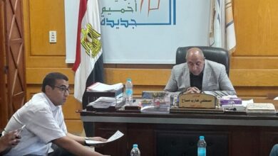 تسليم مبنى الإسعاف وتنفيذ طرق الإسكان الاجتماعي بأخميم الجديدة