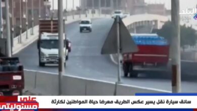 سيارة نقل تسير عكس الطرق.. وأحمد موسى: إجرام والسائق مجنون