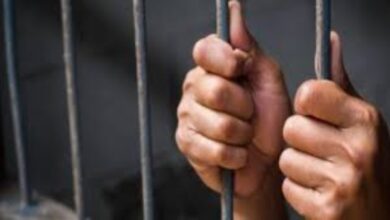 شاب يطعن زوجته وشقيقها ويشعل النيران في مسكن الزوجية بالقاهرة