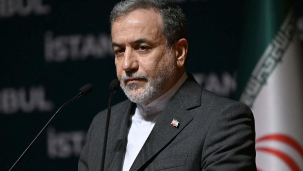 عراقجي يدافع عن تعليق التعاون مع الوكالة الدولية للطاقة الذرية ويؤكد التزام إيران بالرقابة النووية