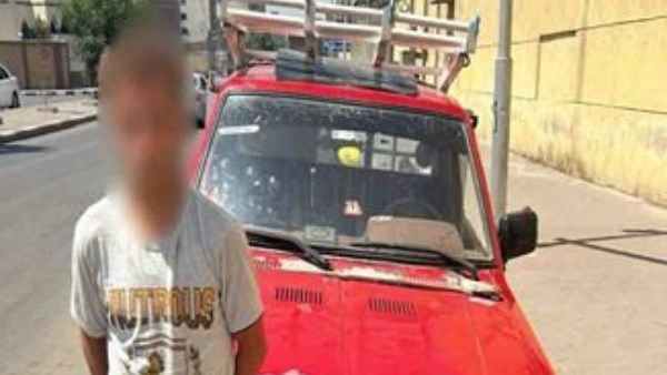 عربيته عطلت .. القبض على المتهم بالسير عكس الاتجاه بالخليفة