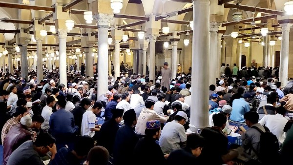 فعل يقع فيه البعض نهى النبي عن فعله يوم الجمعة.. احذر الوقوع فيه