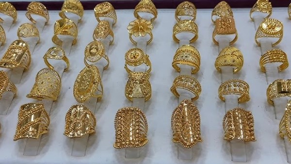 آي صاغة: الذهب يتمسك بمكاسبه وسط ضبابية المشهد المالي الأمريكي وترقب حاسم للوظائف والفائدة