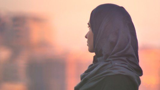 ما حكم إظهار جزء من الشعر من الحجاب؟.. أمين الفتوى يجيب