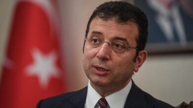 محامي رئيس بلدية إسطنبول المسجون يندد بالاتهامات "الملفقة" لموكله