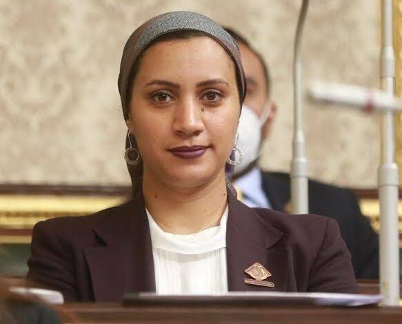 محكمة القضاء الإداري تستبعد آية مدني من مجلس إدارة الشمس وتبطل محاضر حضورها وتوقيعاتها