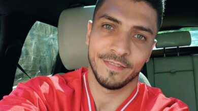 محمد شريف في ظهور جديد داخل سيارته.. شاهد