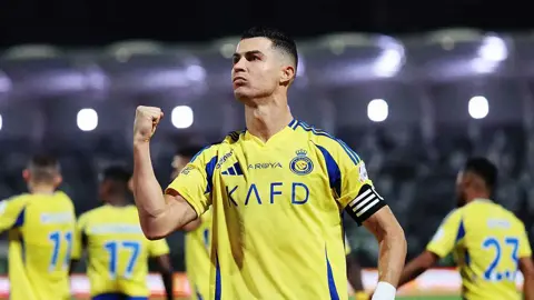 نهاية أم بداية؟...رونالدو يغادر النصر وسط عرضين لا يرفضان