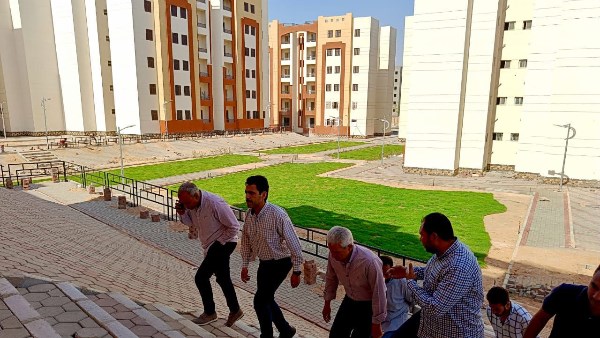 وزير الإسكان يتابع موقف تنفيذ المشروعات السكنية والخدمات بالعبور الجديدة
