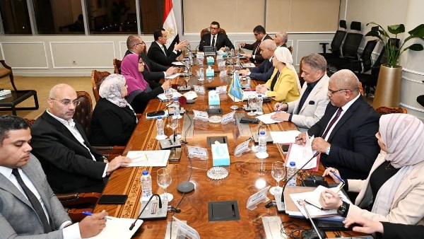 وزير الإسكان يتابع موقف مبادرتي "بيتك في مصر" و"بيت الوطن" للمصريين بالخارج