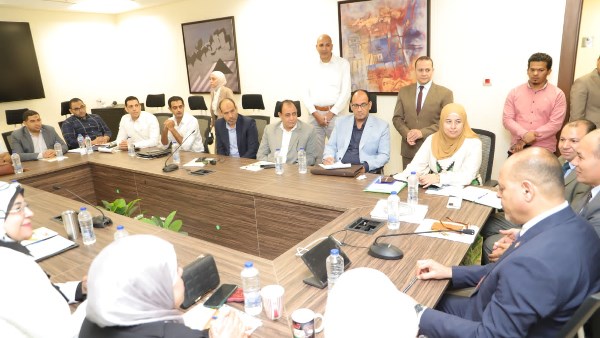 وزير العمل يوجه بتكثيف حملات التفتيش لضمان تطبيق الحد الأدنى للأجور